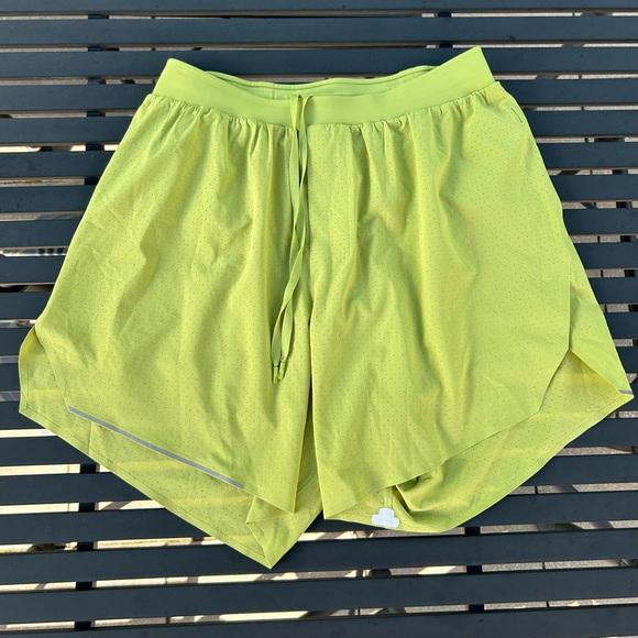 Lululemon Fast and Free short lined Wasabi. Mens size small - Picture 5 of 15